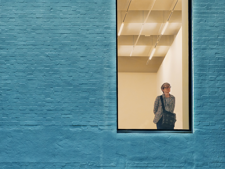 I Wander What She's Looking At